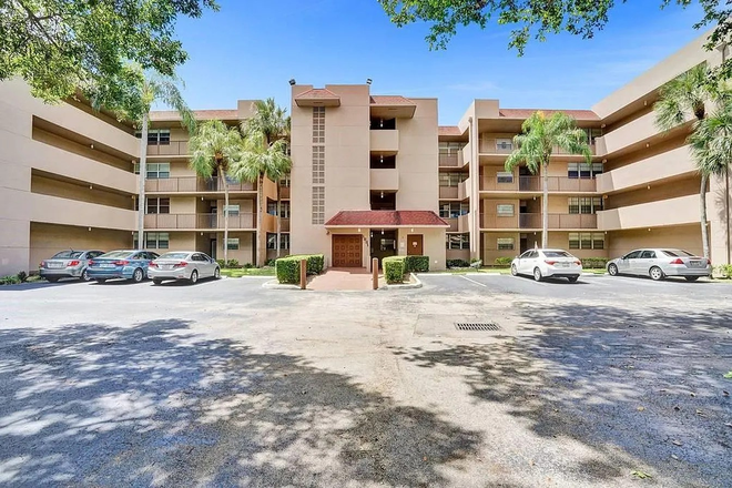 Outside view of complex let me know if you want more pictures - Sabal Palm, Pine Island ridge Condo