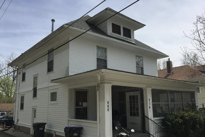 Picture of front of house - 716 North Van Buren St. 1 Bedroom Available
