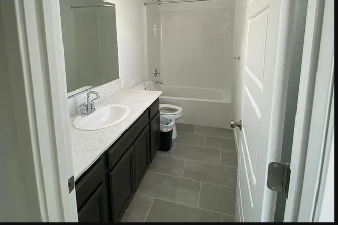 Upstairs Shared Bathroom - 2 Rooms Available - Moraga Area - Looking for Students (Grad Students Preferred)! House