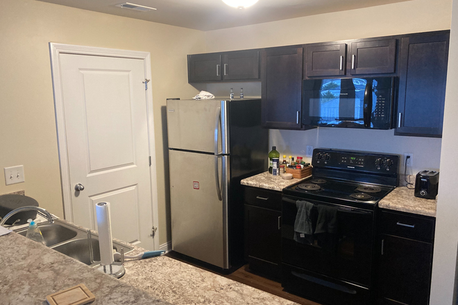 Kitchen - Trailside Flats Apartments