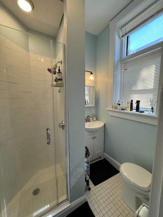 Bathroom - Studio - Spring Sublet - 121 Saint Stephen Street - Apt #3 - $2,400/mo - No Broker Fee