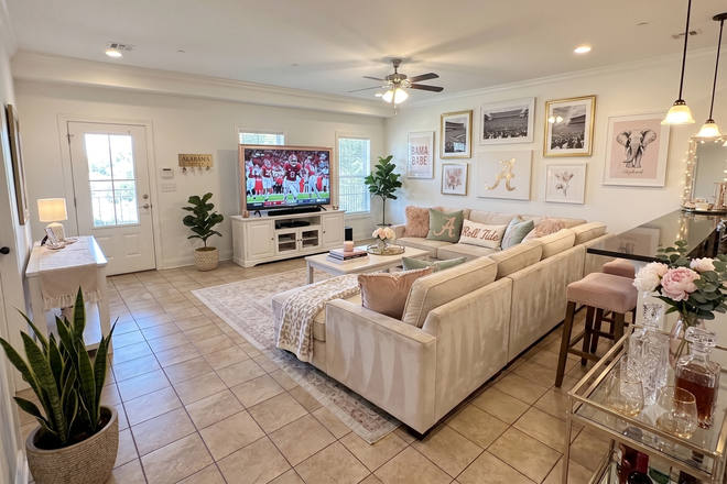 Living room - UA Students Living offers large 4B4.5B apartments