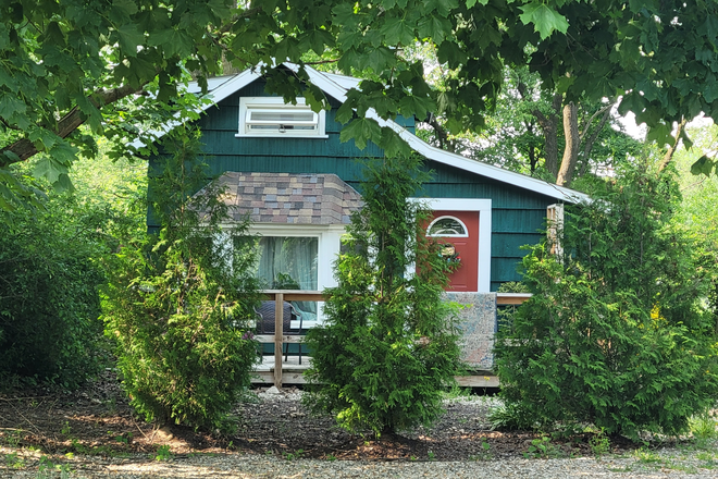 Outside street - One bedroom bungalow, quiet local residential neighborhood.