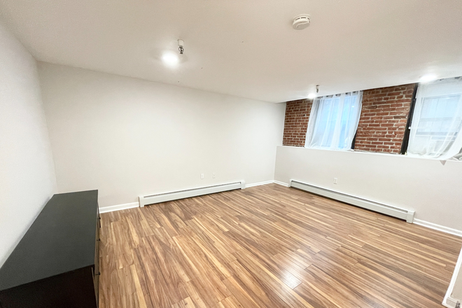 Bedroom #1 - 4 Bed 2 Bath in Symphony!! Utilities Included!! Apartments