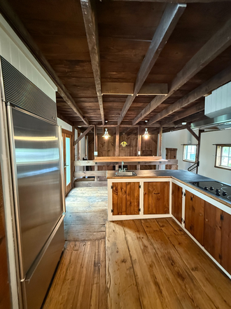 Kitcheb - 38 Pine Street | 4 BEDROOMS! Apartments