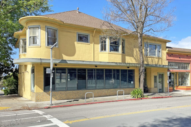  - 2 Bedroom Brand New Upstairs Berkeley Unit!