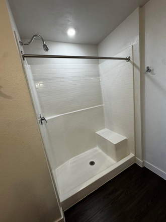 Bathroom (personal) - Parkwest Tower Apartment 3x3, Private bathroom +utilities included!