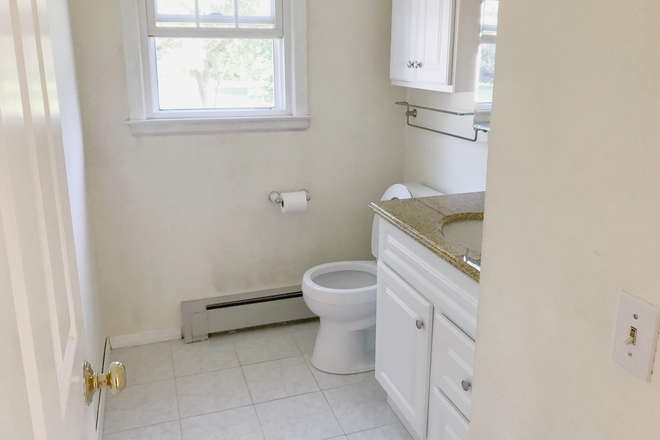 Bathroom - 4 Bedroom Single Family House Near Uconn Health