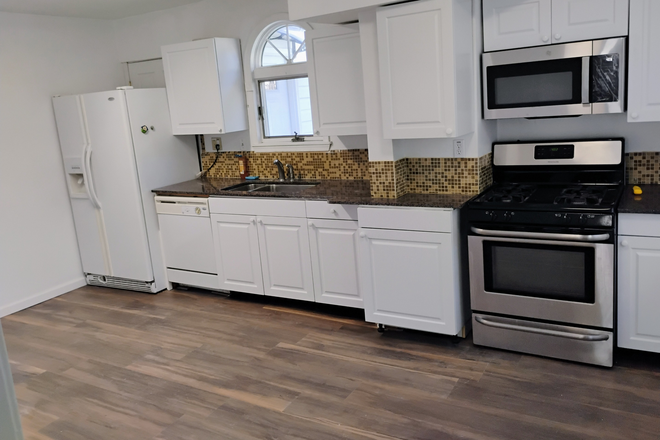 Kitchen - 1-bedroom apartment;  walking to Metro/UMD bus and shopping.