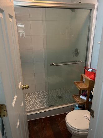 master bath - 2 bdrm/2 bath with yard, 3 blocks from campus House