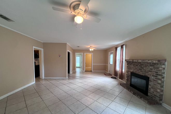 Photo - Pet-Friendly 3BR/2BA + Office in Oak Park – Less Than 2 Miles to UF! House