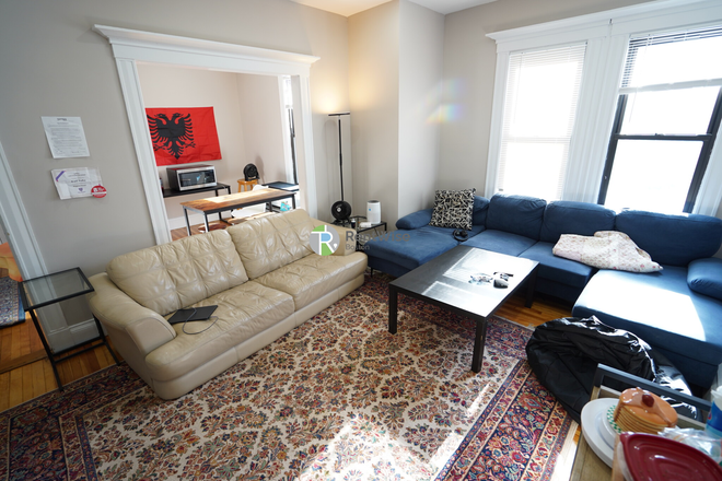 1 - SEPT - NO FEE! 4 BED IN PACKARD'S CORNER -  STUDENTS OK