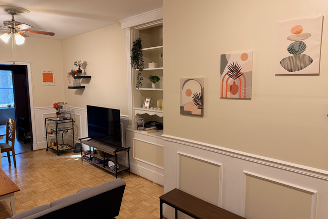 . - Close to Campus, 3 bed 1 bath, heat and hot water included Condo