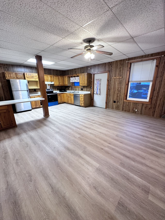 Living room - 2 Bedrooms Near Campus Apartments