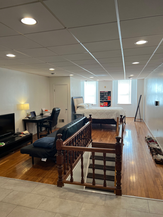 Living area - Recently Renovated Studio Apartment w/ Central A/C. WiFi Included!