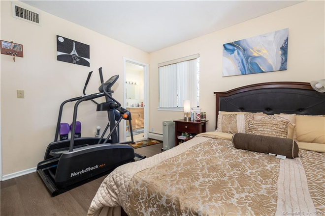 Bedroom - Seeking Roommate Townhome