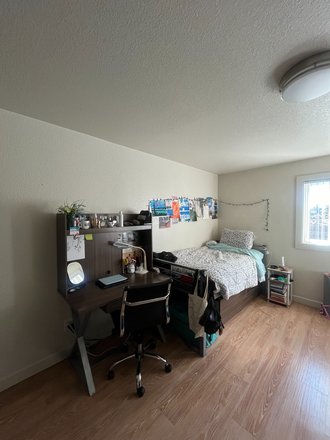 Bedroom with desk and bed/drawers under bed - Apartment on Piedmont Near Campus