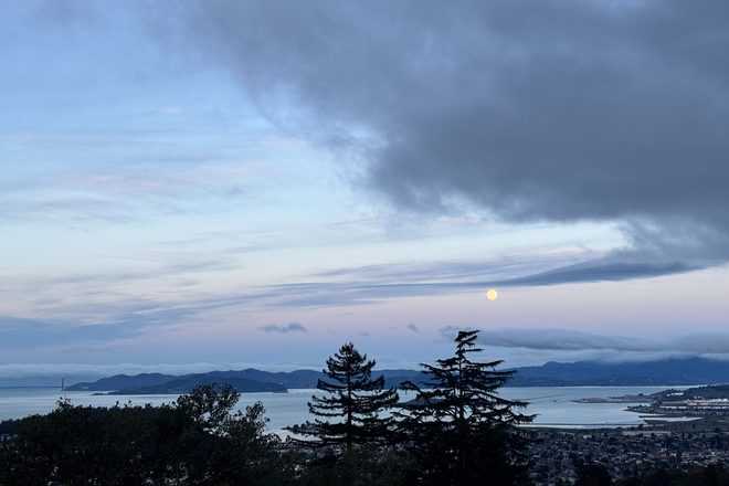 panoramic view from every room & deck - Private split home (2 upper levels) with spectacular bay area views- Sublet for June-July 2026