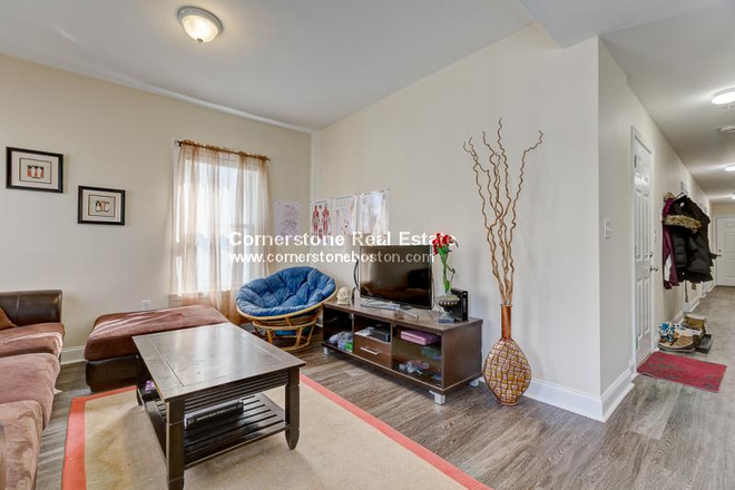 living room - Open living space, 2 full bathrooms, Central AC, 5 bed Apartments