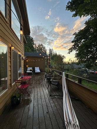 shared balcony - Sunshine Chambers on Chambers Street House