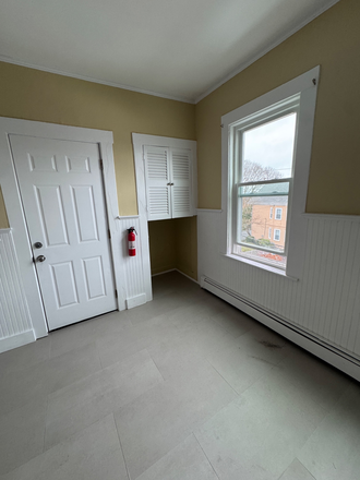 ~ - GLEAMING THREE BED ONE BATH NEAR TUFTS Apartments