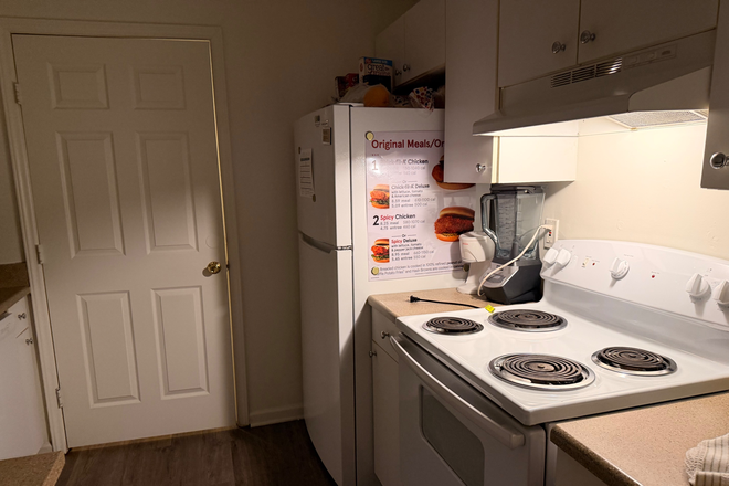 Kitchen - Bedroom available ASAP in 4bed/2bath University Highlands