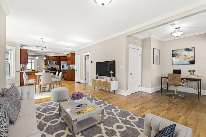 Spacious living room with lots of windows - 2 Bed/2 Bath Condo for Rent – Near Davis Square & Tufts