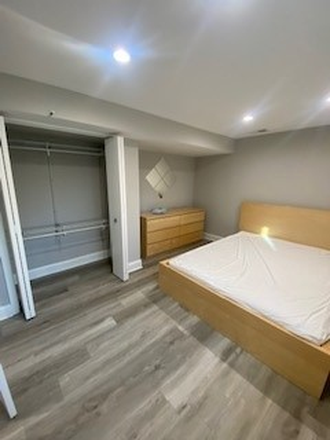 Bedroom - Cross the street to campus! House