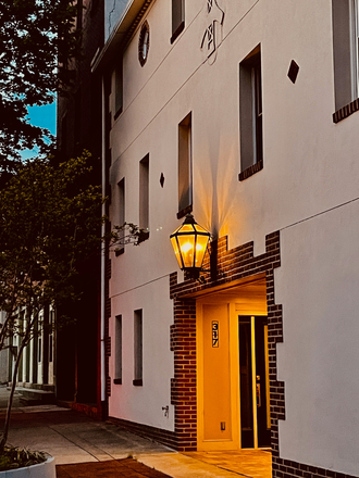 Exterior - Riverview Townhome w/2 Car Garage