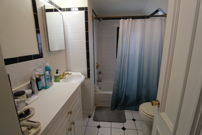 3 - Cozy pet friendly apartment convenient to HBS and KSG.