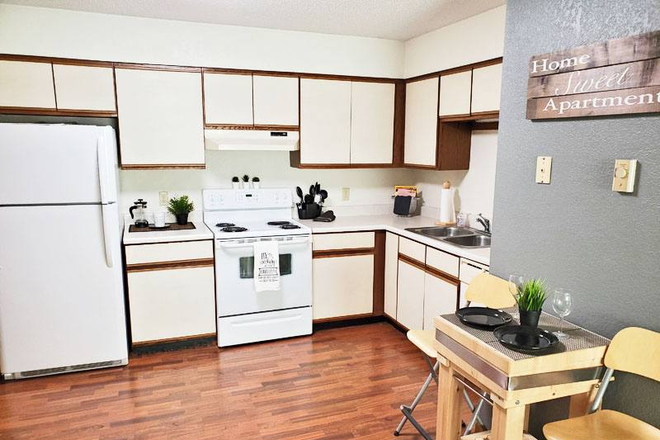 Kitchen - Highland North Apartments