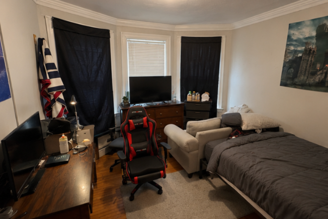 1st floor unit 1 $1100 - Amazing Brown/RISD Location! 11 Bed, 4 Bath — Rent by the room or full apartment.