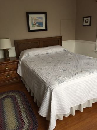 12x12.bedroom - Cottage House. Room with queen bed/second floor +sitting room.  Kitchen/laundry privileges