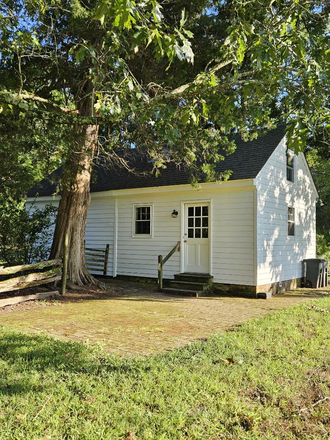 Brick Patio - Cottage on National Historic Landmark property - Charles City, VA Apartments