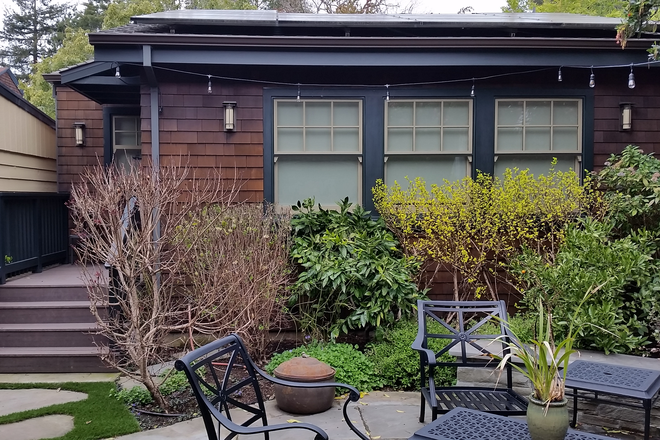 front of cottage - Elmwood Backyard Studio