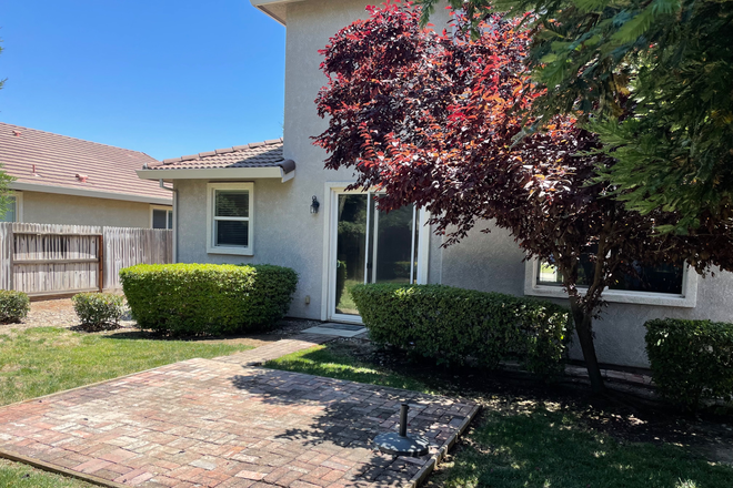 Backyard - TWO ROOMS For LEASE -Bellevue Area - CLOSE to UC MERCED and Walk to Bus Stop