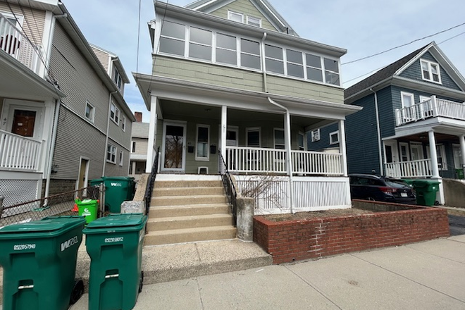 **🏡 One Bedroom in Fully Renovated 4-Bed, 2-Bath – Minutes to Tufts!* - Tufts/ (1) Roommate Needed, 4 total, Tufts Grad/Seniors
