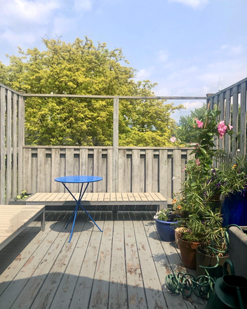 Private Deck - Large furnished attic room w deck+ kitchenette  in TrinityBellwoods.  Share bath, kitchen, w/d. Rental