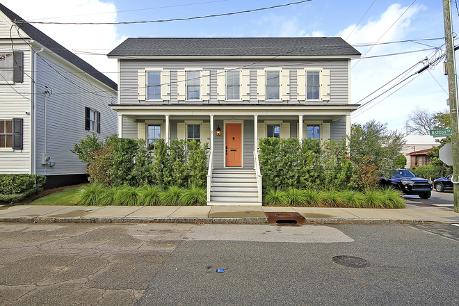 FRONT OF HOUSE - 3 BED 3.5 BATH HOME WITH PRIVATE COURTYARD with OFF STREET PARKING ACROSS THE STREET FROM MUSC!