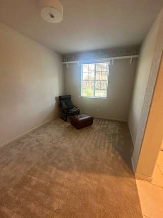 Listing 1: Bedroom #4 - 2 listings: 1 bedroom (Moraga area $700); 1 In-law bedroom & private bathroom (East Merced $750) House
