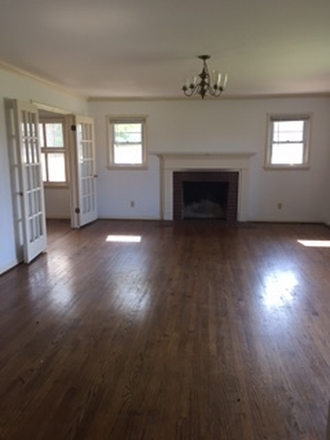 Photo - 229 Cedar Crest- 3 Bedroom 2.5 Bath- Near Campus House