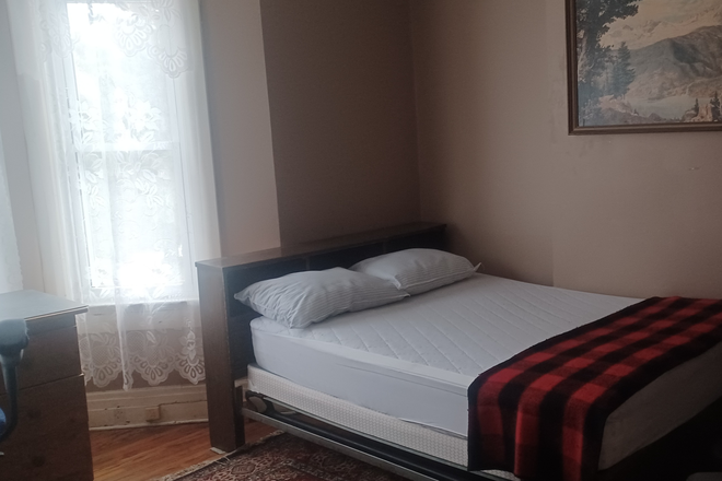 Bed - Furnished Room For Rent, Utilities included