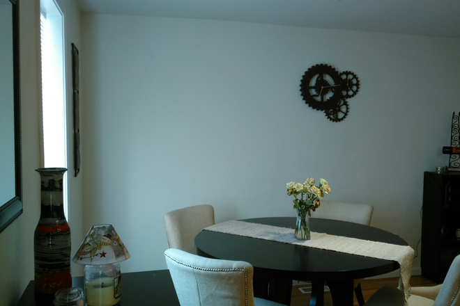 Dining Nook - Spacious renovated private 1 BR for rent Triplex