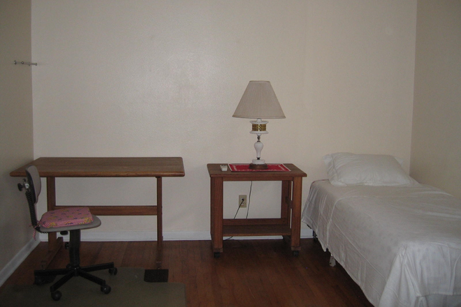 Bedroom - PRIVATE FURNISHED BEDROOM W/SHARED BATH AVAILABLE WALKING DISTANCE TO UCR House
