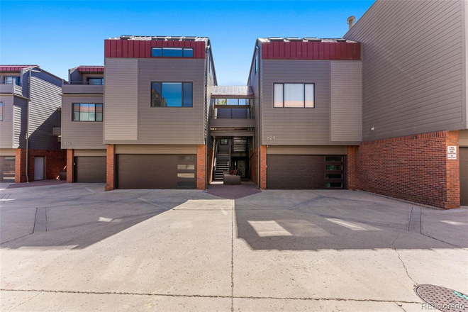 Outside Street View - CU Students Looking For One Roommate For 3-Bedroom Luxury Condo