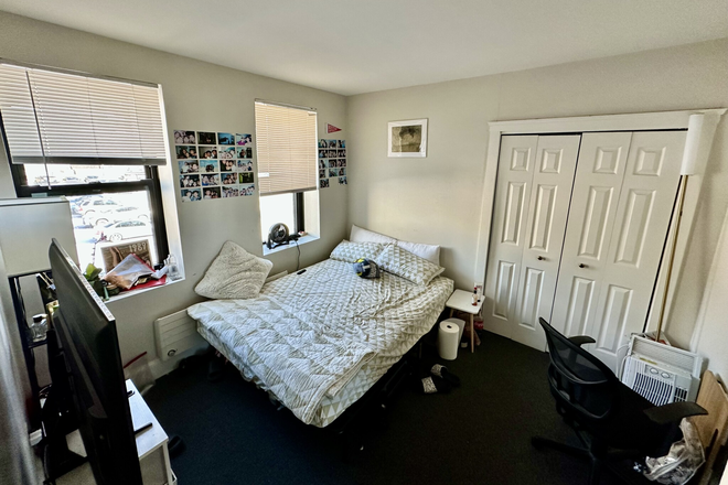 1 - No Fee Off Campus 3 bed 1 bath for 9/1 walk to campus great location no fee no pets Apartments