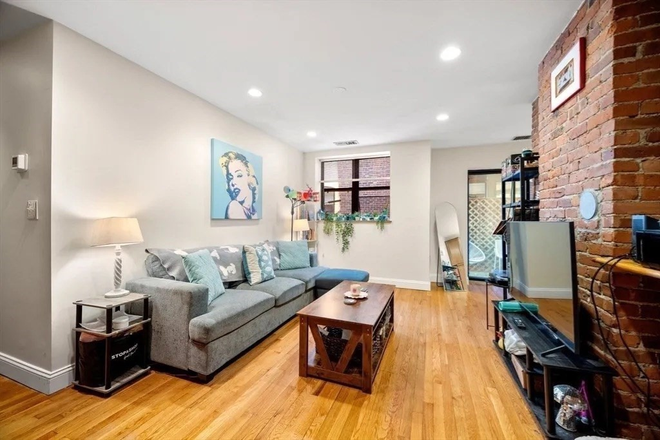 Living - 2 Bed with In unit Laundry Apartments