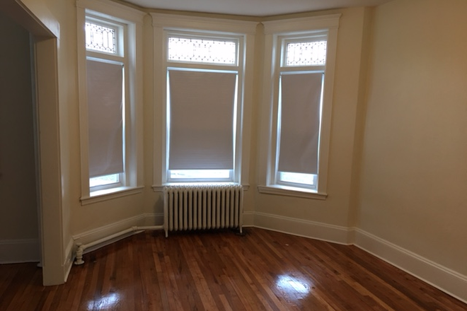 hubrealtyproperties.com - Huge front facing studio, with extra alcove space, in Allston Apartments