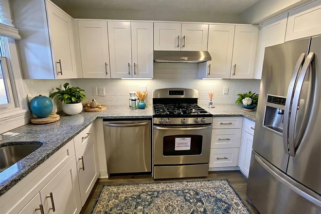 kitchen - Modern Brighton 4 bed on 3 levels - landlord pays the fee! Condo