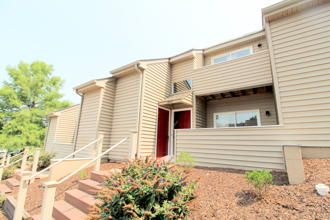 front - Camden Townes - Rent a floor to yourself! - 1304 Bradley Dr. Townhome